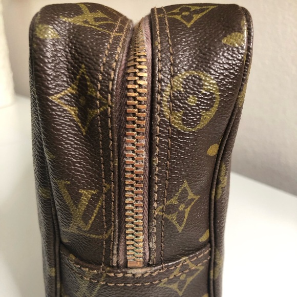 Louis Vuitton Paris Toilette 28 Bag, Monogram Canvas, Date: 822, February 1982. - Picture 15 of 15